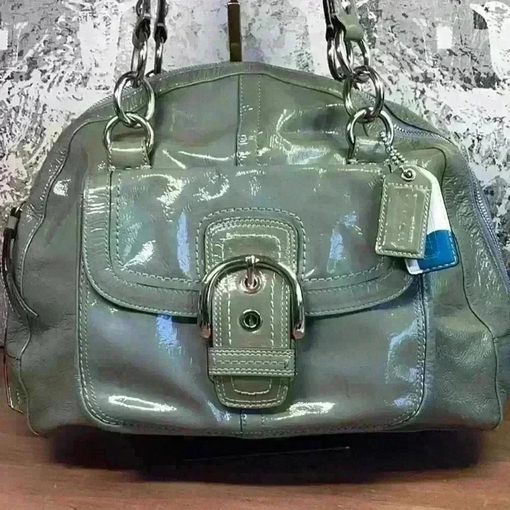 Coach Glossy Green Shoulder Bag with Blue Accents - Picture 3 of 16
